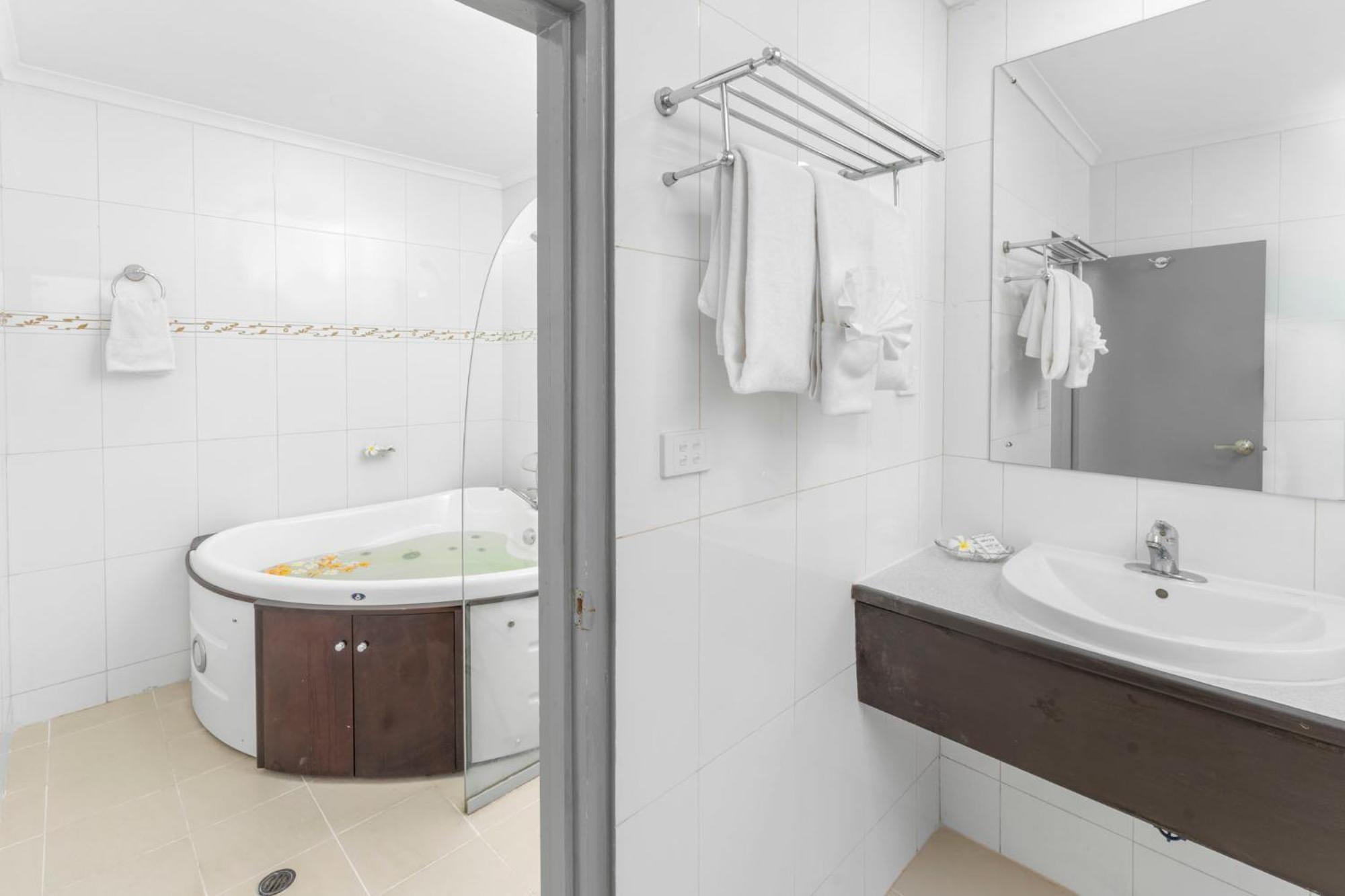 Trans International Hotel Нанди Экстерьер фото