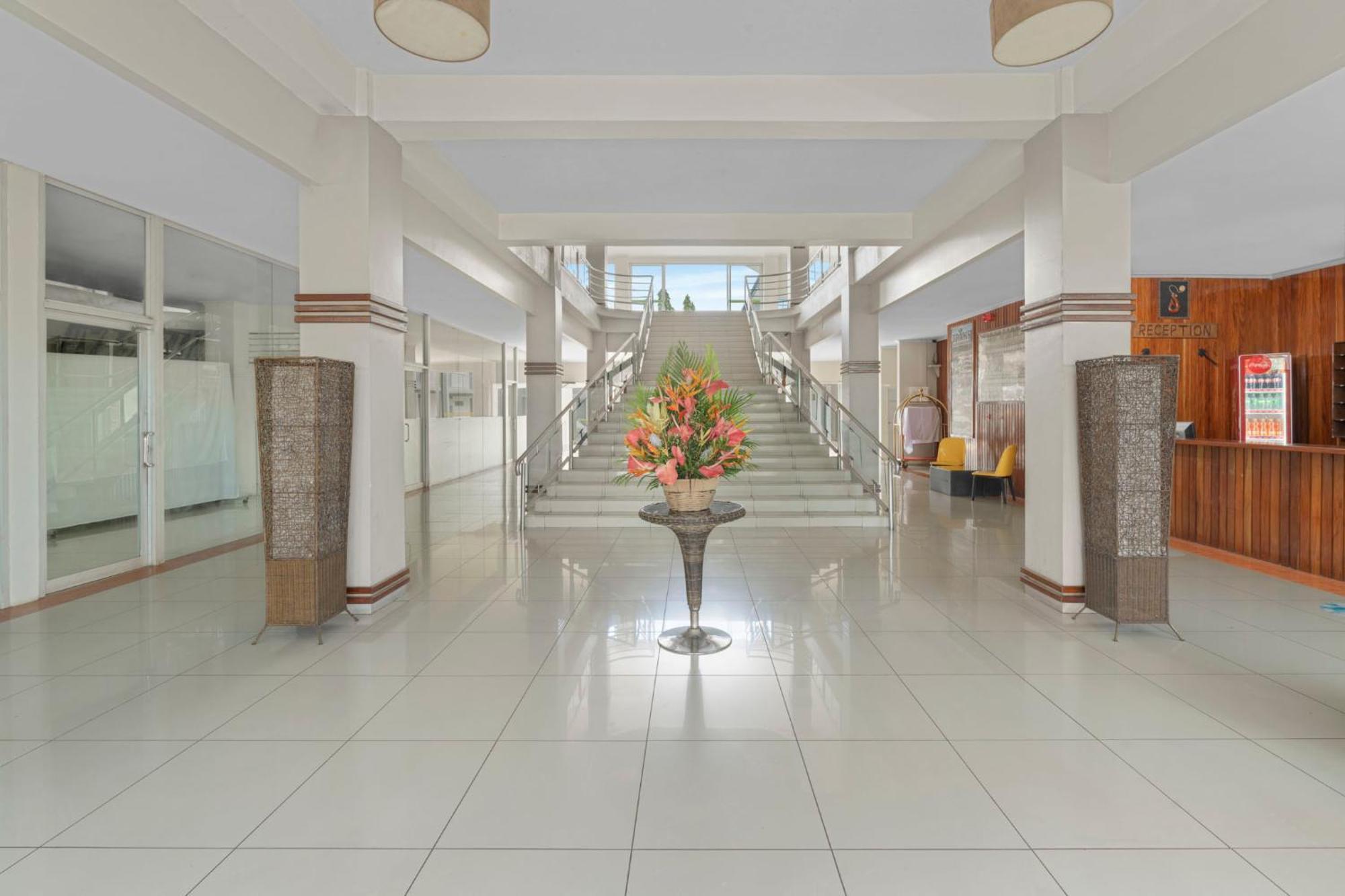 Trans International Hotel Нанди Экстерьер фото